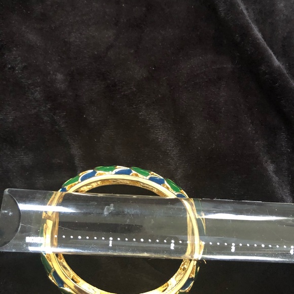 Retro enamel bangle bracelet. - Picture 3 of 6